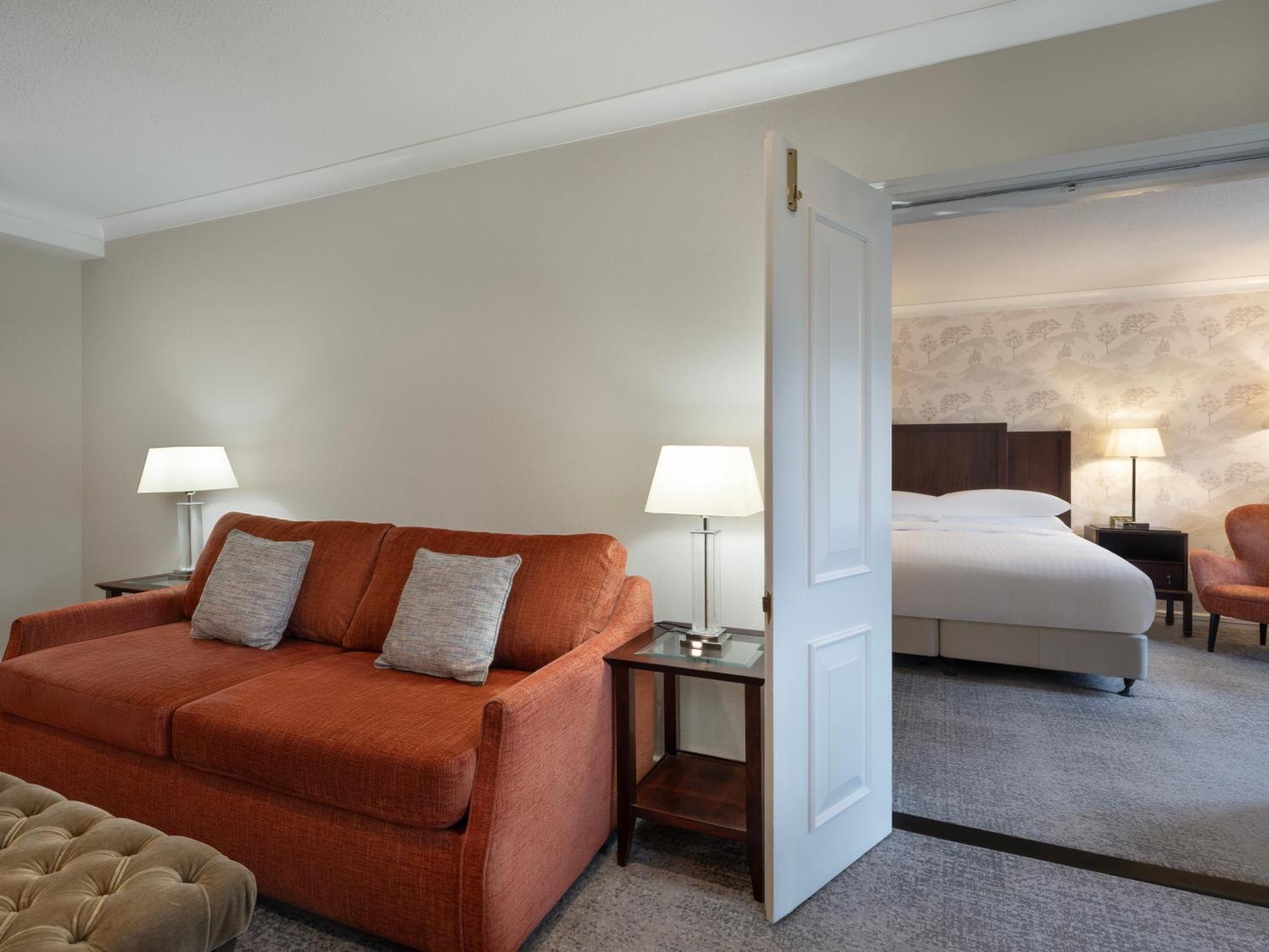 One-Bedroom King Suite Sofa Bed,1638477393:JPEG